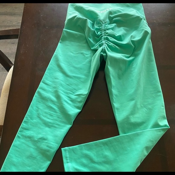 Echt Scrunch Booty Leggings - Picture 2 of 3